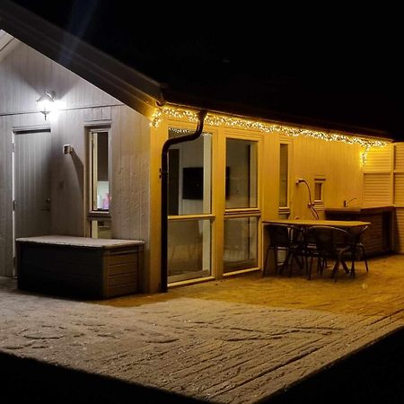 Feriehus Ved Sjoen Tomra Esterno foto