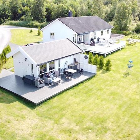 Feriehus Ved Sjoen Tomra Esterno foto