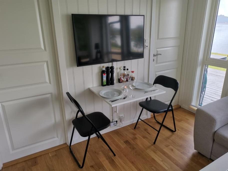 Feriehus Ved Sjoen Tomra Esterno foto
