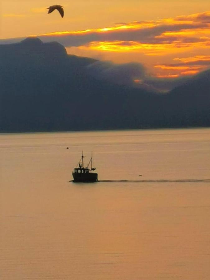 Feriehus Ved Sjoen Tomra Esterno foto