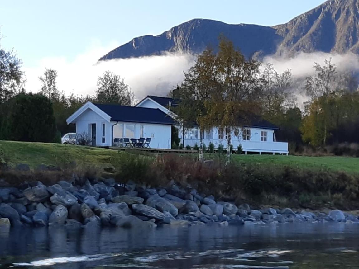 Feriehus Ved Sjoen Tomra Esterno foto
