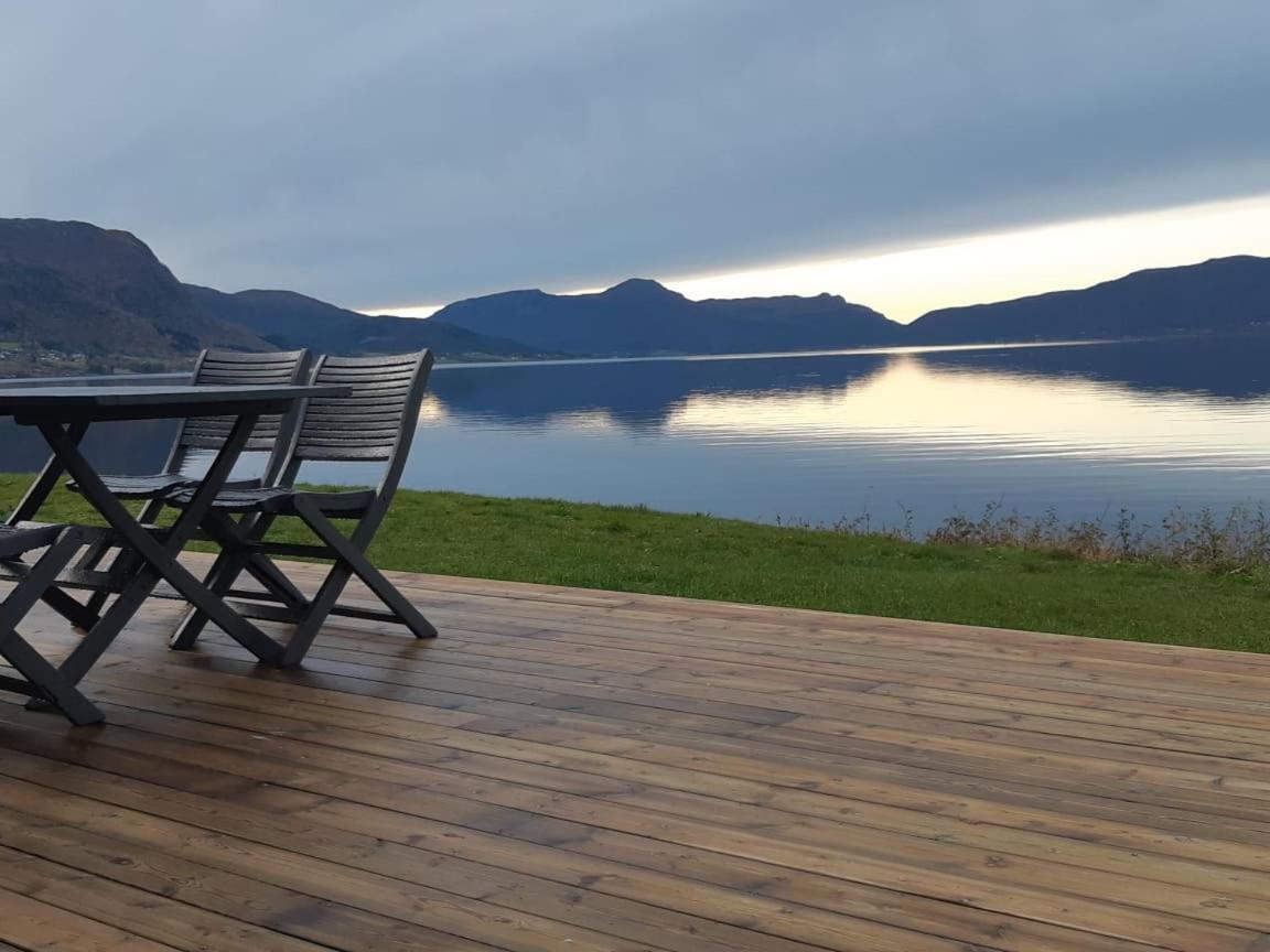 Feriehus Ved Sjoen Tomra Esterno foto
